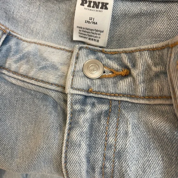 Light Wash Women’s Jeans - Picture 5 of 5